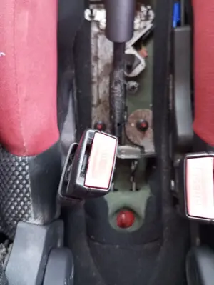 Foto de ENGANCHE CINTURON DELANTERO IZQUIERDO CITROEN C2 1.4  (73 CV / 54 KW)