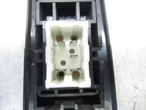 Foto de MANDO ELEVALUNAS DELANTERO IZQUIERDO TOYOTA MR 2 G 2.0 ( 00 CV/147W) referencia 74232 foto 3