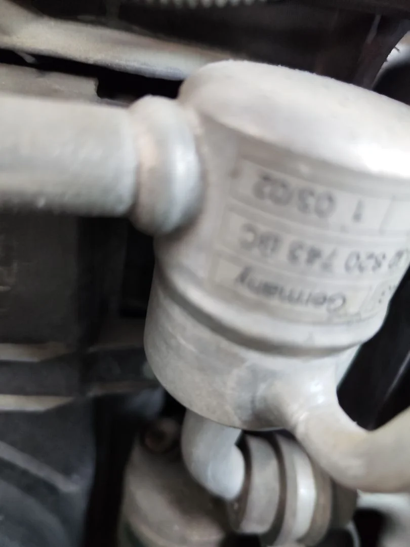 Foto de CONDENSADOR / RADIADOR AIRE ACONDICIONADO VOLKSWAGEN GOLF IV BERLINA (1J1)(10.1997) 1.9 TDI (131 CV / 96 KW) referencia 1J0820413N