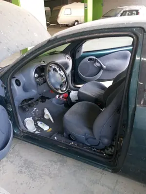 Foto de GOMAS CONTORNO PUERTA FORD KA (CCQ) 1.3 CAT (50 CV / 37 KW)