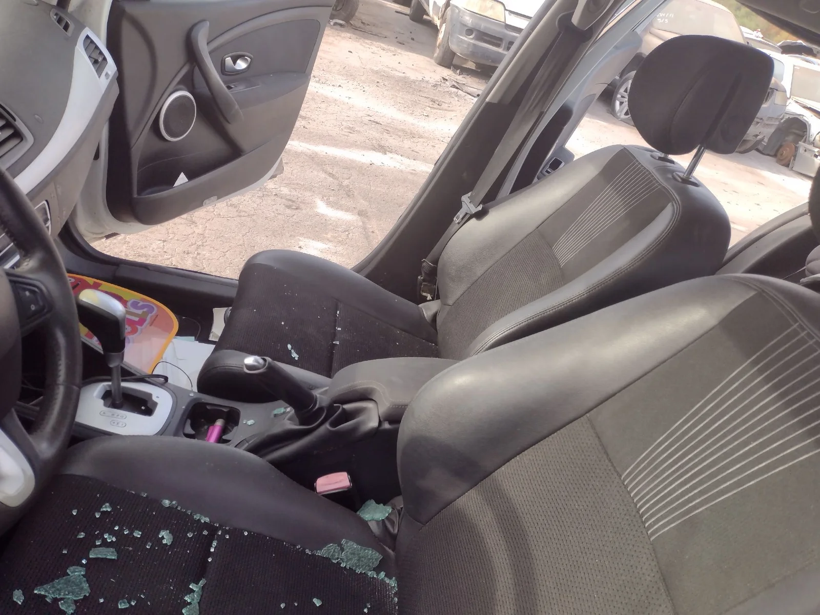 Foto de AIRBAG LATERAL DERECHO RENAULT MEGANE III BERLINA 5P 2.0 16V (140 CV / 103 KW) referencia 985L07399R