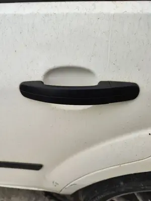 Foto de MANETA EXTERIOR TRASERA IZQUIERDA FORD FOCUS BERLINA (CAP) 1.6 TDCi CAT (90 CV / 66 KW) referencia 1305822