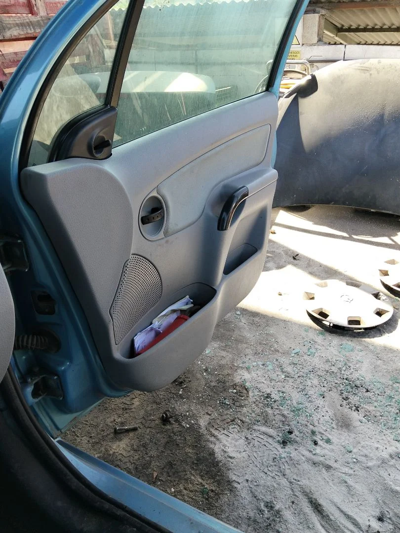 Foto de ELEVALUNAS DELANTERO DERECHO CITROEN C3 referencia 9222N6