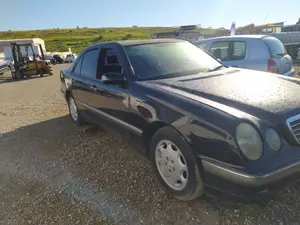 Foto de ALETA DELANTERA DERECHA MERCEDES-BENZ CLASE E (BM 210) BERLINA 2.7 CDI 20V CAT (170 CV / 125 KW) referencia A2108801618