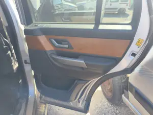 Foto de GUARNECIDO PUERTA TRASERA DERECHA LAND ROVER RANGE ROVER SPORT 4.4 V8 CAT (299 CV / 220 KW) referencia LR016881
