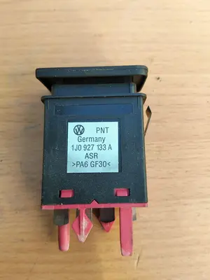 Foto de INTERRUPTOR VOLKSWAGEN GOLF IV BERLINA (1J1)(10.1997) 1.9 TDI (131 CV / 96 KW) referencia 1J0927133A foto 2