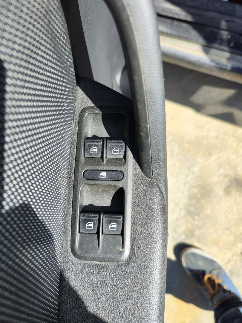 Foto de MANDO ELEVALUNAS DELANTERO IZQUIERDO SKODA YETI (5L)(2009) 2.0 TDI (110 CV / 81 KW)