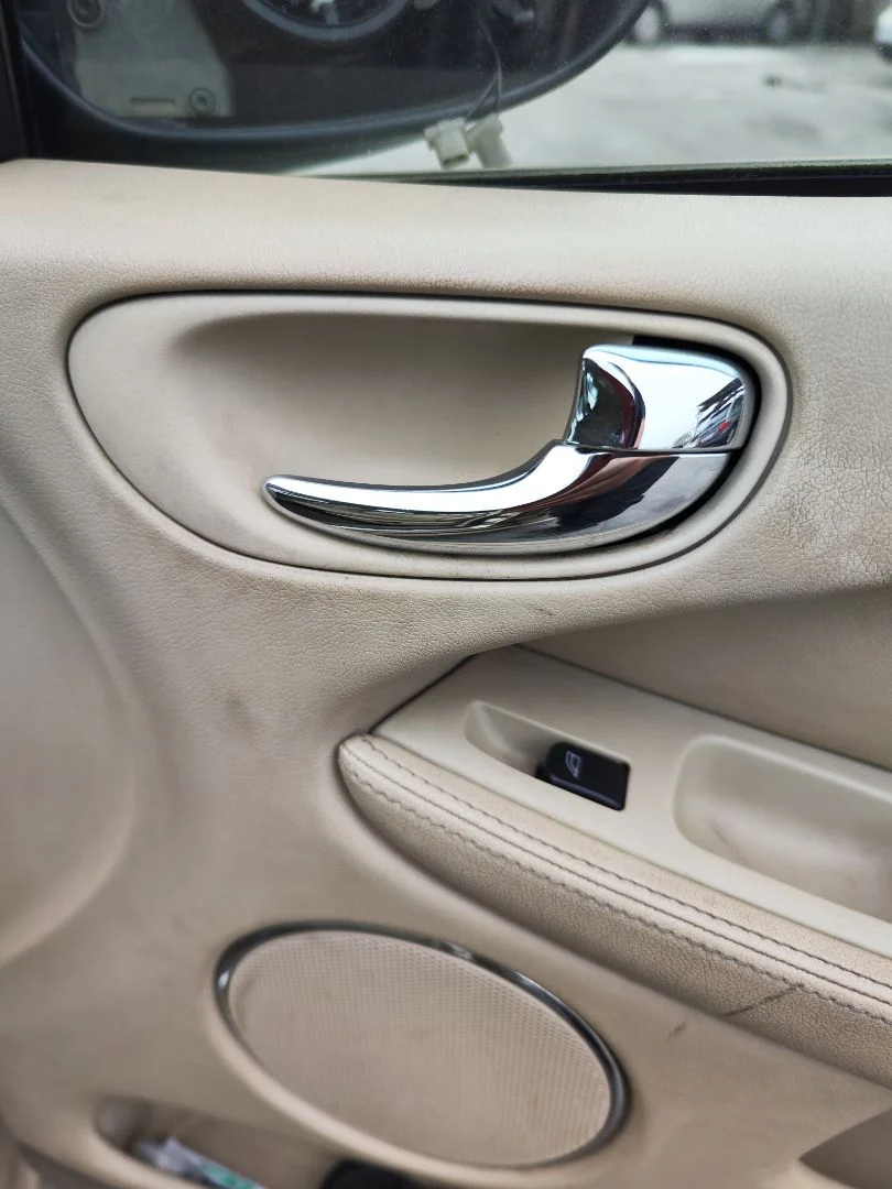 Foto de MANETA INTERIOR DELANTERA DERECHA JAGUAR X-TYPE 2.1 V6 24V CAT (156 CV / 115 KW) referencia C2S 20236