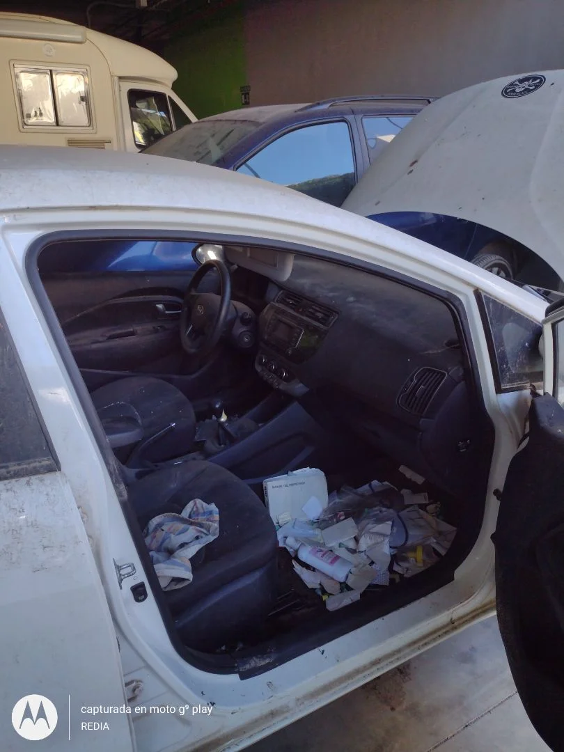 Foto de GOMAS CONTORNO PUERTA KIA RIO (UB) 1.2 CAT (86 CV / 63 KW)
