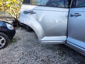 Foto de PUERTA TRASERA DERECHA CHRYSLER PT CRUISER 2.2 CRD CAT (121 CV / 89 KW) referencia 05015896AF foto 2