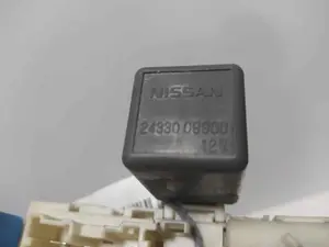 Foto de CAJA RELES / FUSIBLES NISSAN PRIMERA BERLINA (P12) 1.9 16V Turbodiesel CAT (120 CV / 88 KW) referencia 24330C9900 foto 6