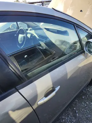 Foto de LUNA DELANTERA DERECHA CITROEN C4 BERLINA 1.6 16V HDi (90 CV / 66 KW) referencia 9202E4