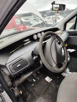 Foto de SALPICADERO CITROEN C8 2.0 HDi CAT (RHK / DW10UTED4) (120 CV / 88 KW) referencia 8231P4