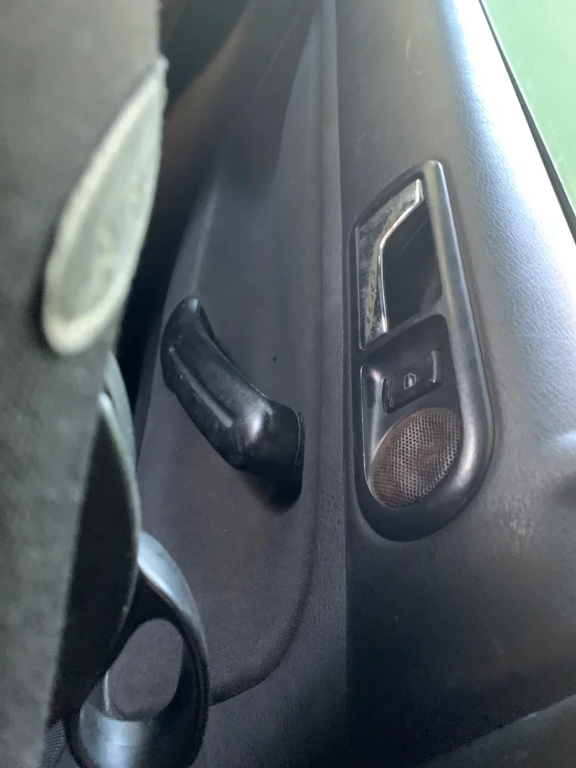 Foto de MANDO ELEVALUNAS TRASERO IZQUIERDO VOLKSWAGEN GOLF IV BERLINA (1J1)(10.1997) 1.9 TDI (101 CV / 74 KW)