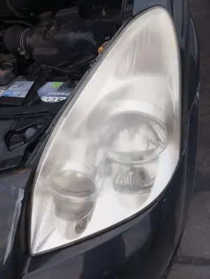 Foto de FARO IZQUIERDO TOYOTA COROLLA VERSO (R1) 2.2 Turbodiesel CAT (136 CV / 100 KW) referencia 811700F060