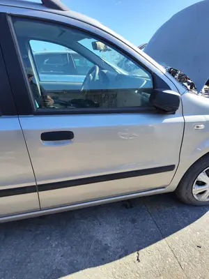 Foto de PUERTA DELANTERA DERECHA FIAT II PANDA (169) 1.2 CAT (60 CV / 44 KW) referencia 0051767630