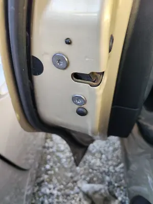 Foto de CERRADURA PUERTA TRASERA IZQUIERDA CITROEN C4 BERLINA 1.6 16V HDi (90 CV / 66 KW) referencia 9138T5