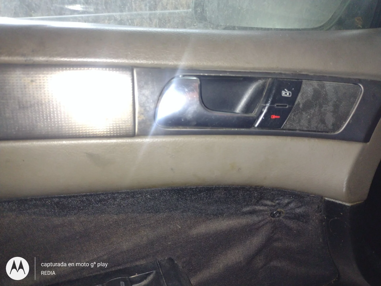 Foto de MANETA INTERIOR DELANTERA IZQUIERDA AUDI A6 BERLINA (4B2) 1.9 TDI (131 CV / 96 KW) referencia 4B1837019N FKZ