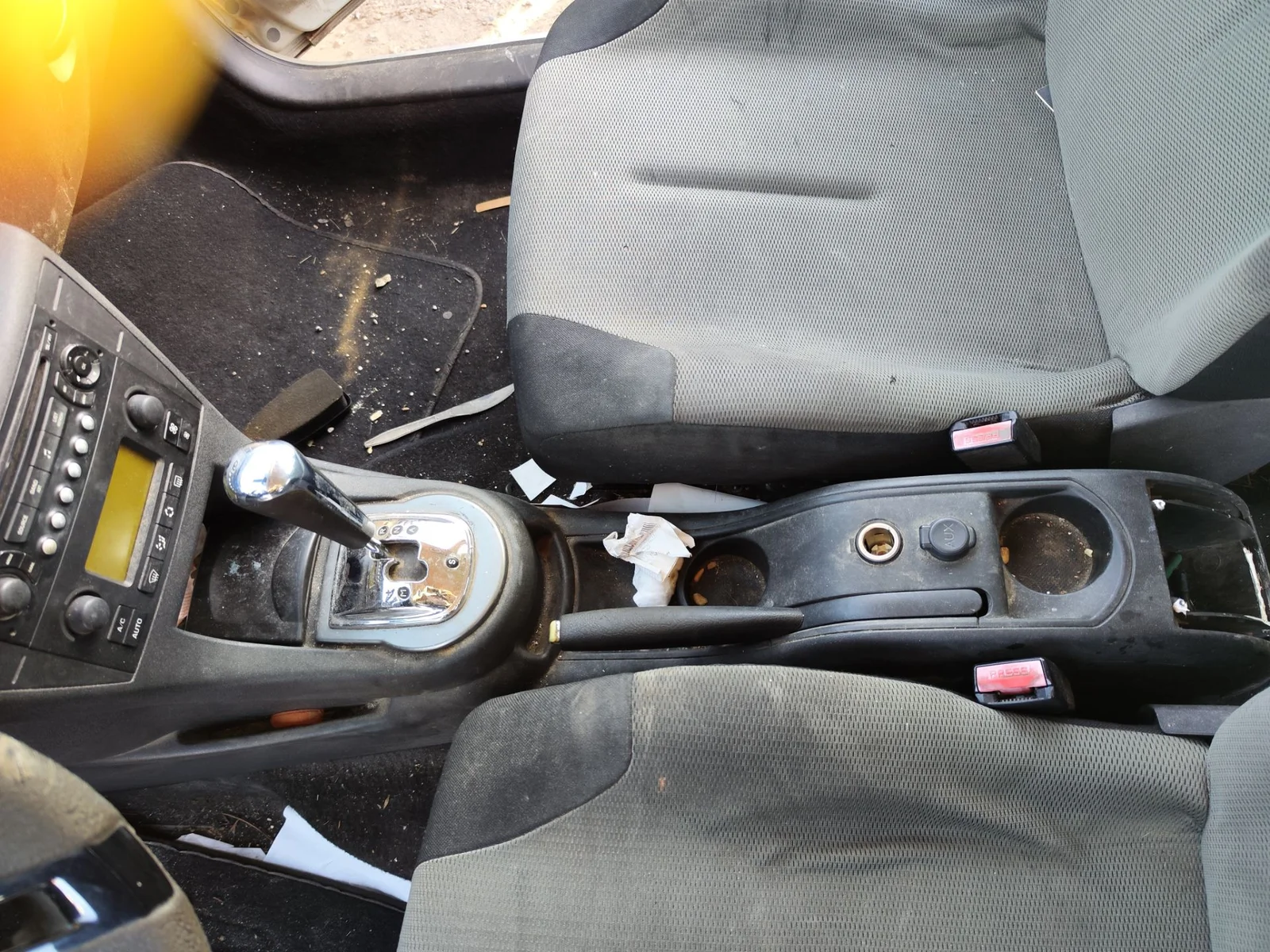 Foto de CONSOLA CENTRAL CITROEN C4 BERLINA 1.6 16V HDi FAP (109 CV / 80 KW)