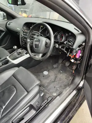 Foto de SALPICADERO AUDI A5 COUPE (8T) 2.0 16V TDI (170 CV / 125 KW) referencia 8T1857003D FKZ