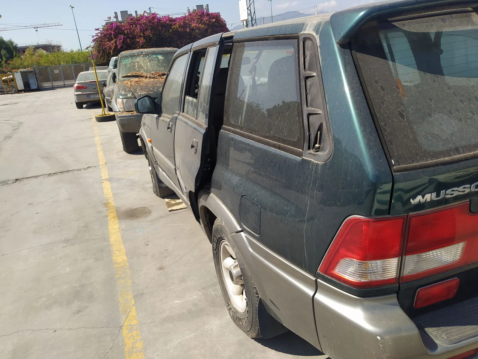 Foto de PUERTA TRASERA IZQUIERDA SSANGYONG MUSSO 2.9 Turbodiesel CAT (120 CV / 88 KW)