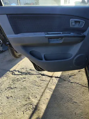 Foto de GUARNECIDO PUERTA TRASERA IZQUIERDA KIA CARENS (RS) 2.0 Turbodiesel CAT (113 CV / 83 KW) referencia 0K2FB68550Z6