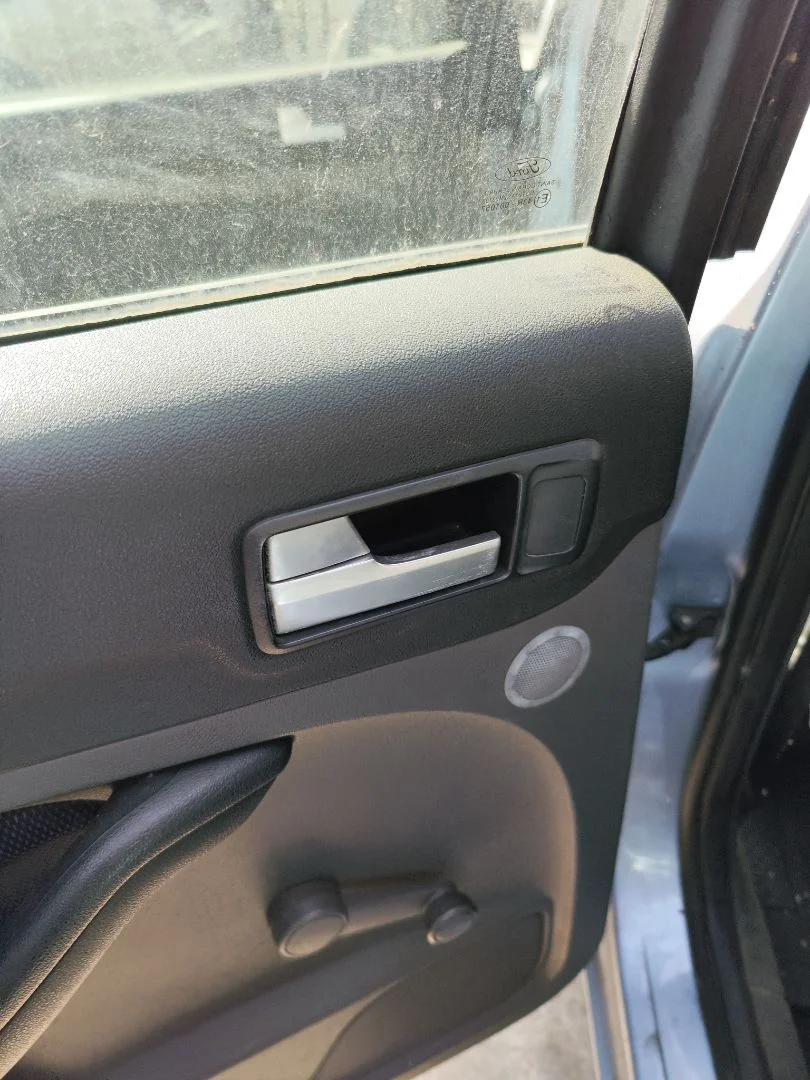 Foto de MANETA INTERIOR TRASERA IZQUIERDA FORD FOCUS BERLINA (CAP) 1.8 TDCi Turbodiesel CAT (116 CV / 85 KW) referencia 1470113