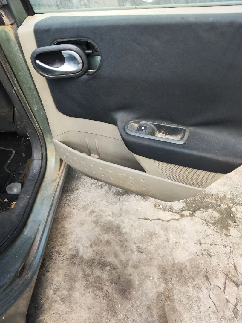 Foto de ELEVALUNAS TRASERO DERECHO RENAULT MEGANE II BERLINA 5P 1.5 dCi Diesel (101 CV / 74 KW) referencia 8201010921