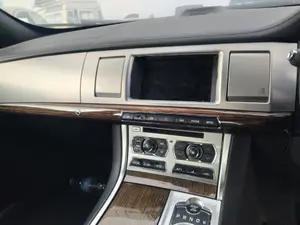 Foto de SISTEMA AUDIO / RADIO CD JAGUAR XF 3.0 V6 Diesel CAT (241 CV / 177 KW)