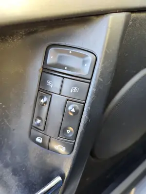Foto de MANDO ELEVALUNAS DELANTERO IZQUIERDO OPEL VECTRA C BERLINA 1.9 CDTI (120 CV / 88 KW)