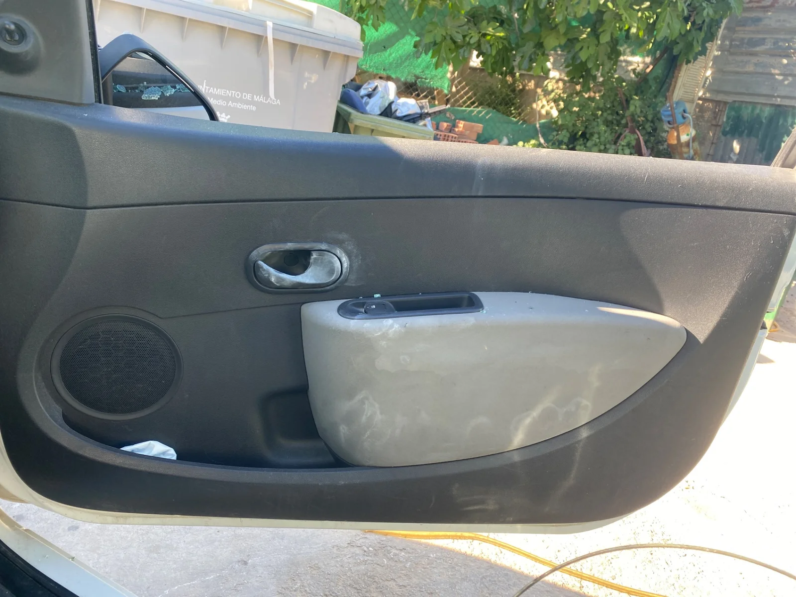 Foto de GUARNECIDO PUERTA DELANTERA DERECHA RENAULT CLIO III 1.5 dCi Diesel (68 CV / 50 KW) referencia 8200857123