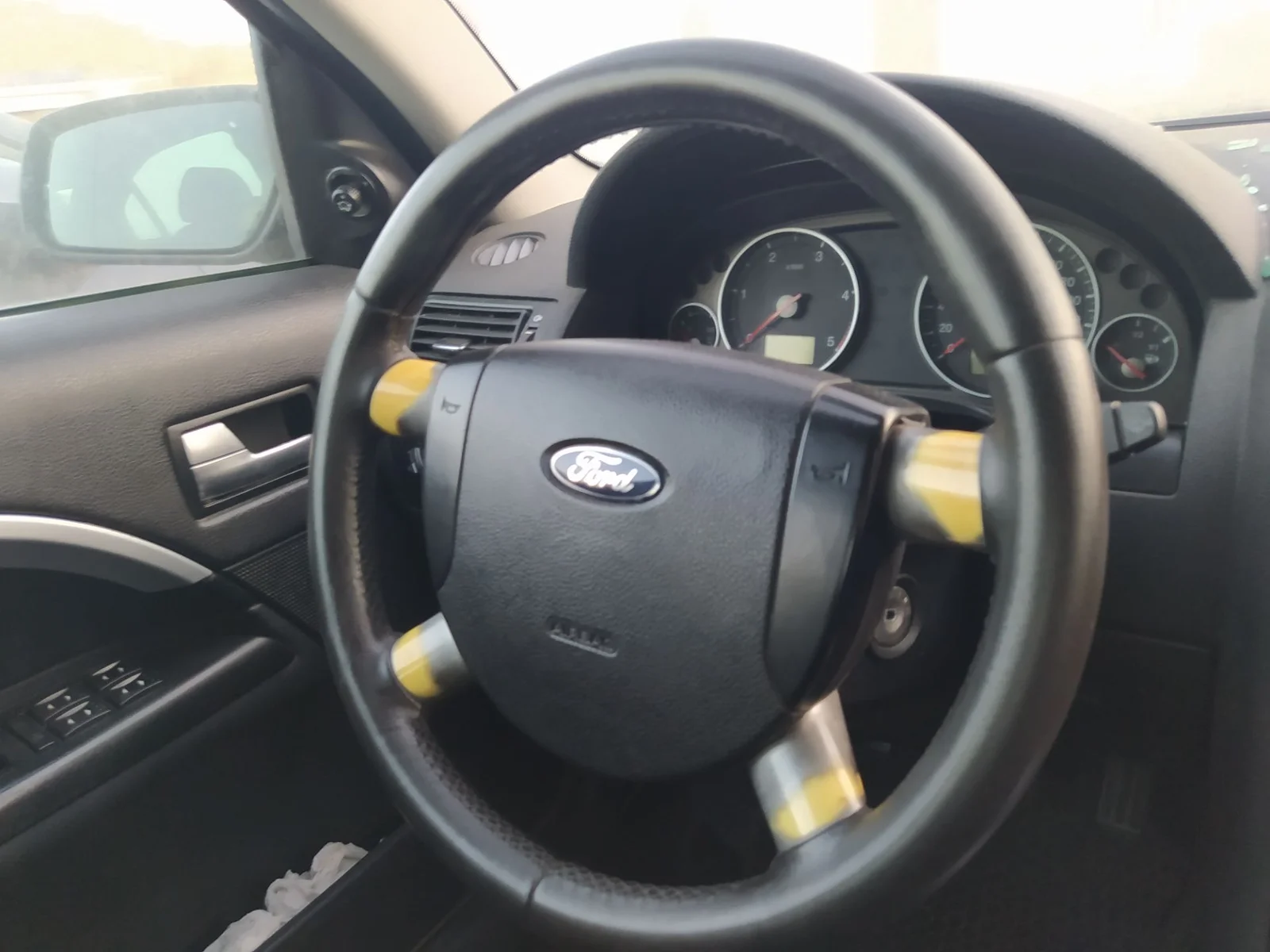 Foto de VOLANTE FORD MONDEO BERLINA (GE) 2.0 TDCi TD CAT (116 CV / 85 KW) referencia 1352122