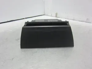 Foto de CENICERO SEAT LEON (5F1) 1.6 TDI (105 CV / 77 KW) referencia 5F1863077A