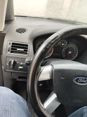 Foto de VOLANTE FORD FOCUS C-MAX (CAP)(2003) 1.6 TDCi CAT (109 CV / 80 KW) referencia 1302507 foto 2