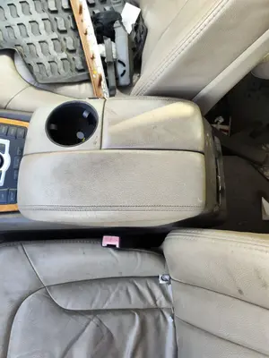 Foto de APOYABRAZOS CENTRAL AUDI Q7 (4L) 3.0 V6 24V TDI (233 CV / 171 KW) referencia 4L0883081J FKZ