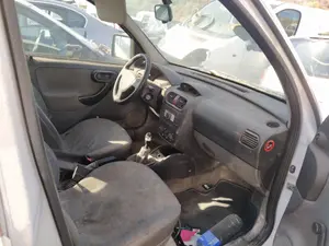 Foto de CONSOLA CENTRAL OPEL COMBO (CORSA C) 1.3 16V CDTI CAT (Z 13 DT / LN9) (69 CV / 51 KW)