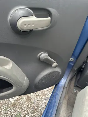 Foto de MANETA ELEVALUNAS TRASERA IZQUIERDA NISSAN MICRA (K12E) 1.2 CAT (65 CV / 48 KW)