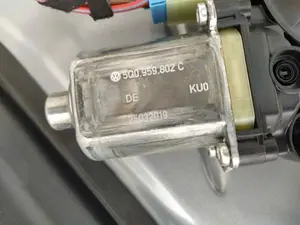 Foto de MOTOR ELEVALUNAS DELANTERO DERECHO PORSCHE MACAN (95BA) referencia 5Q0959802C foto 2