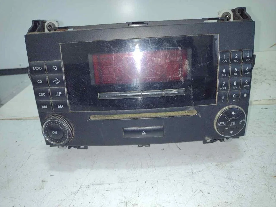 Foto de SISTEMA AUDIO / RADIO CD MERCEDES-BENZ VIANO (639)