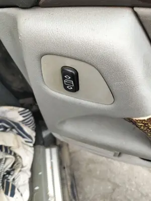 Foto de MANDO ELEVALUNAS TRASERO DERECHO MERCEDES-BENZ CLASE E (BM 210) BERLINA 2.9 Turbodiesel CAT (129 CV / 95 KW)