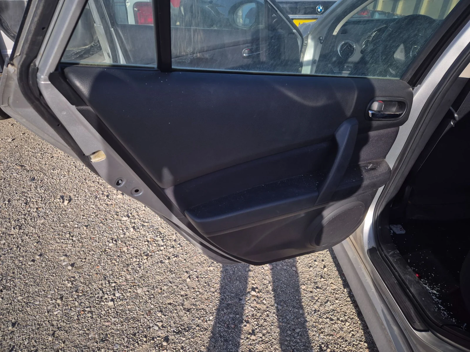 Foto de MANETA INTERIOR TRASERA IZQUIERDA MAZDA 6 BERLINA (GH) 2.2 Turbodiesel CAT (163 CV / 120 KW) referencia C273-59-330AFKZ