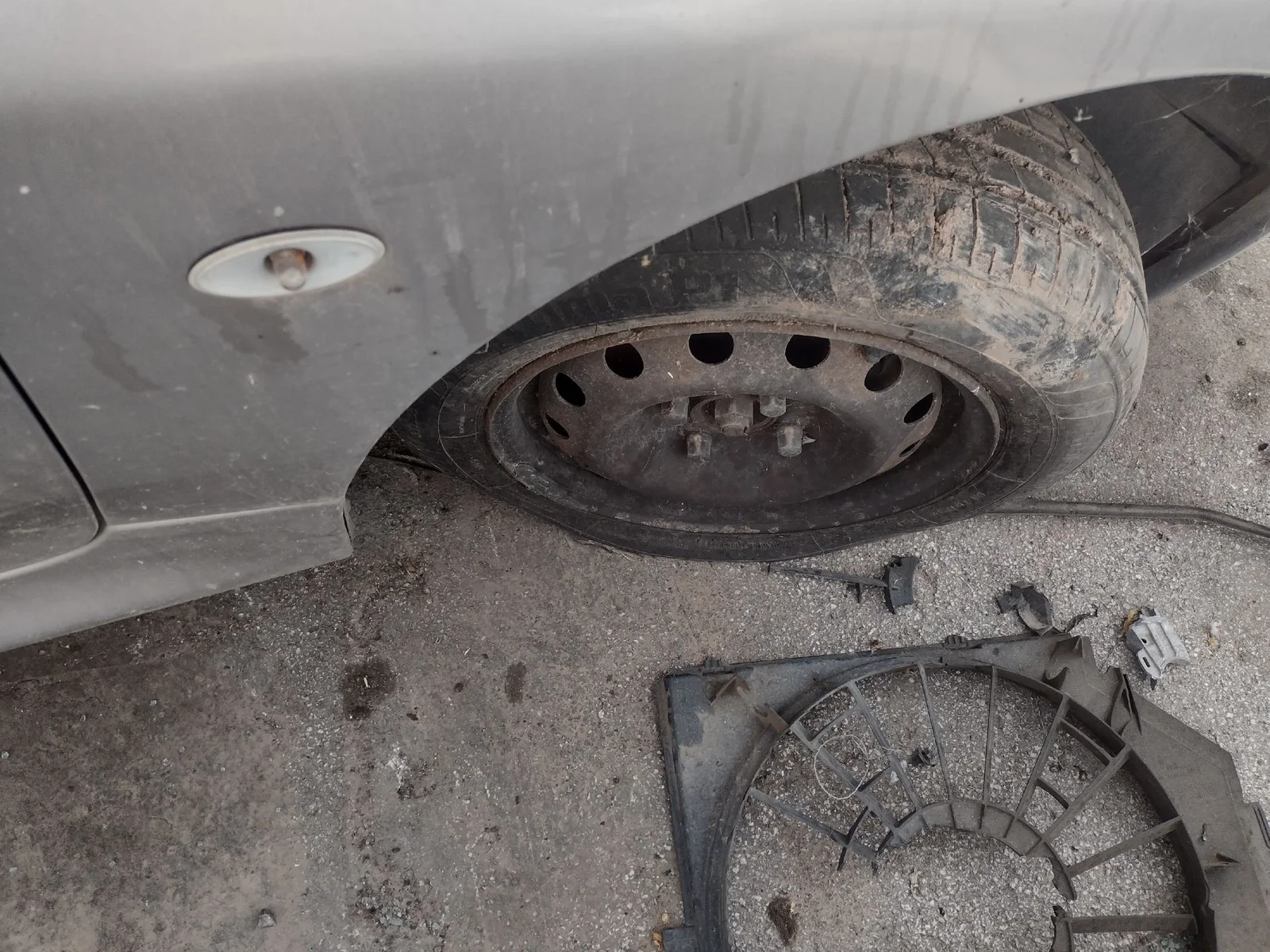 Foto de PASO RUEDA DELANTERO DERECHO PEUGEOT 206 1.9 Diesel (69 CV / 51 KW) referencia 7136J6