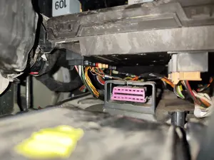 Foto de CAJA RELES / FUSIBLES SEAT IBIZA (6L1) 1.9 TDI (101 CV / 74 KW)