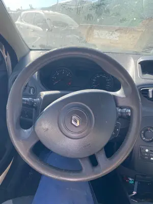 Foto de VOLANTE RENAULT CLIO III 1.5 dCi Diesel (68 CV / 50 KW) referencia 8200344073