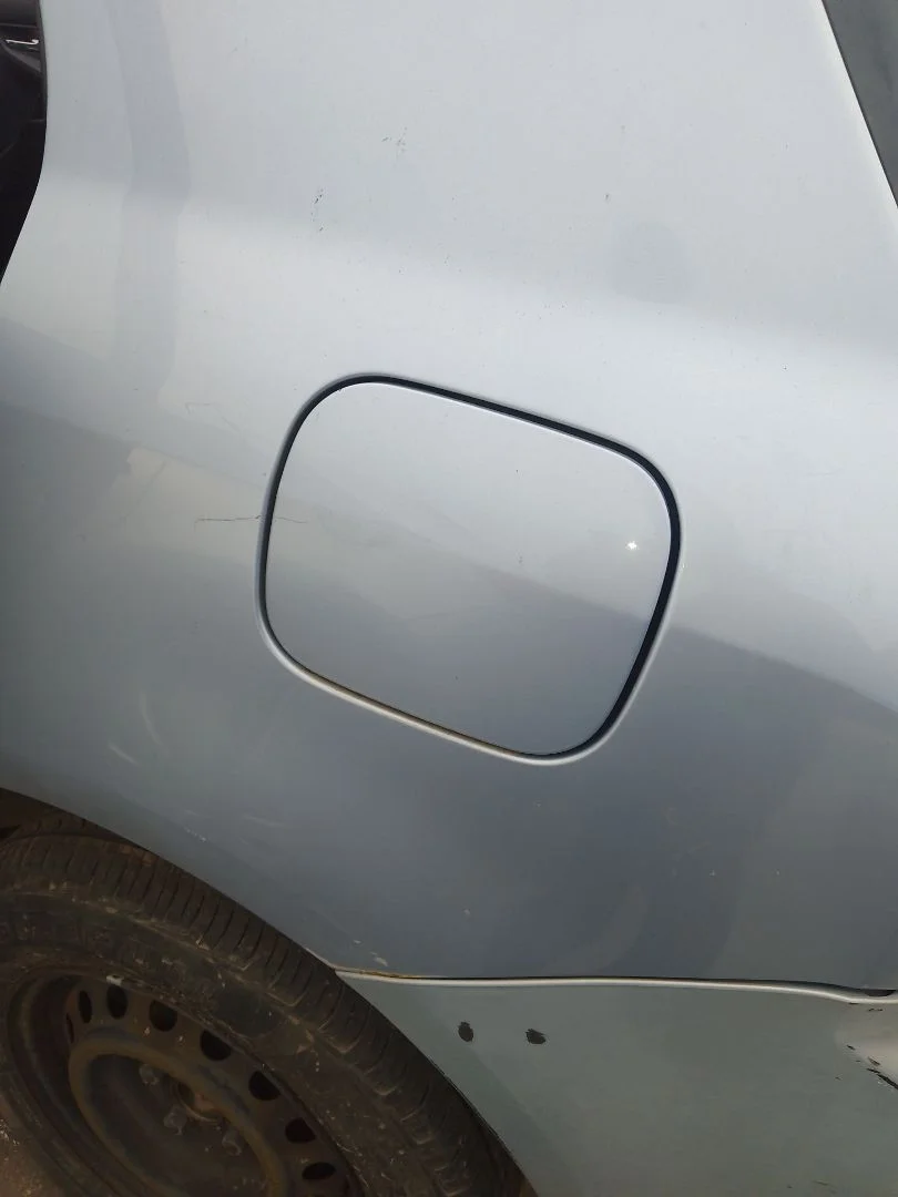 Foto de TAPA EXTERIOR COMBUSTIBLE TOYOTA COROLLA (E12) 1.4 16V CAT (97 CV / 71 KW) referencia 7735013080
