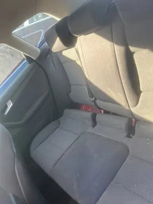 Foto de ASIENTO TRASERO MEDIO AUDI A3 SPORTBACK (8PA) 1.6 16V FSI (116 CV / 85 KW)