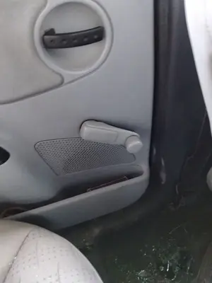 Foto de MANETA ELEVALUNAS TRASERA IZQUIERDA CITROEN C3 1.4 HDi (68 CV / 50 KW)