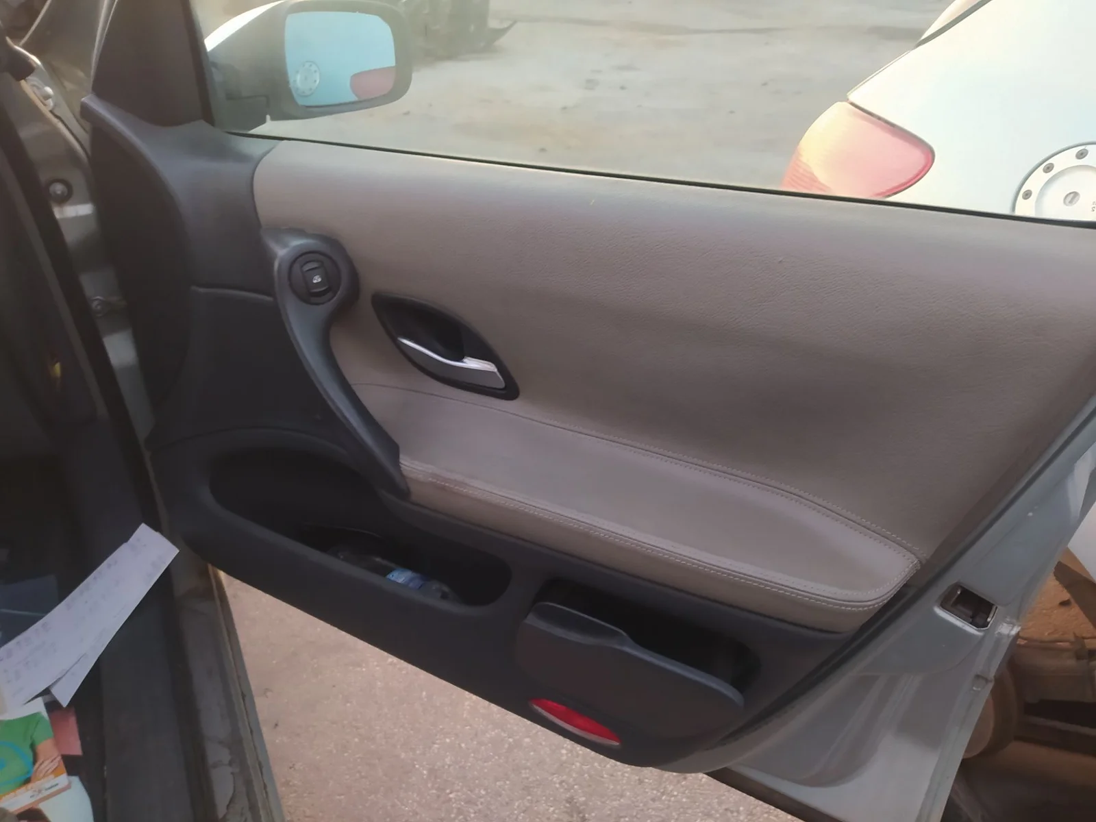 Foto de CERRADURA PUERTA DELANTERA DERECHA RENAULT LAGUNA II (BG0) 2.2 dCi Turbodiesel (150 CV / 110 KW) referencia 8200000662