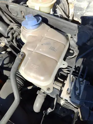 Foto de DEPOSITO EXPANSION VOLKSWAGEN PASSAT BERLINA (3B3) 1.9 TDI (131 CV / 96 KW) referencia 8D0121403L