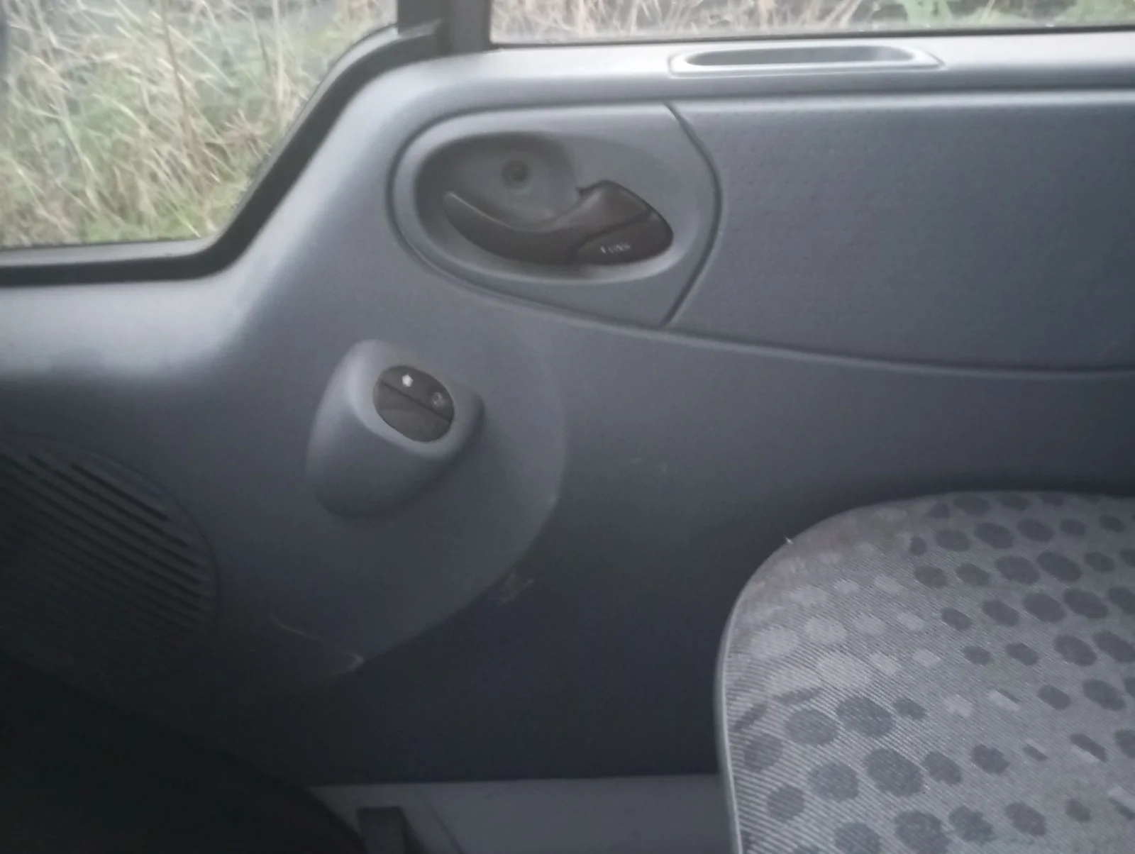 Foto de GUARNECIDO PUERTA DELANTERA DERECHA FORD TRANSIT COMBI (TT9) 2.2 TDCi CAT (116 CV / 85 KW) referencia 5161005